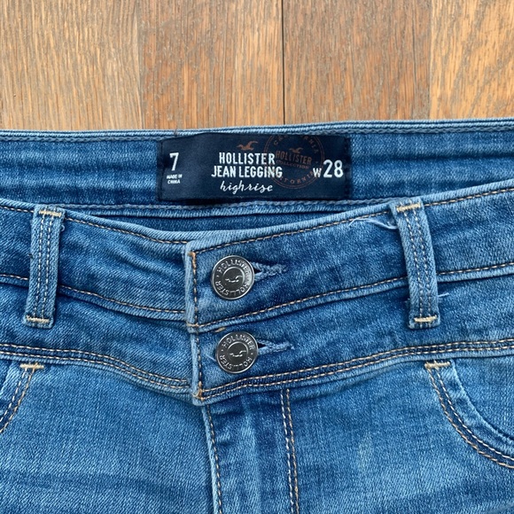 High waisted light wash jeans with some distress - Picture 3 of 3